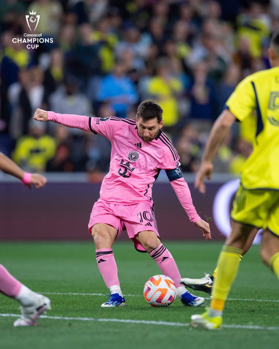 全场比赛结束，迈阿密国际客场绝平纳什维尔！上下半场开场连续丢球，凭借梅西和苏亚雷