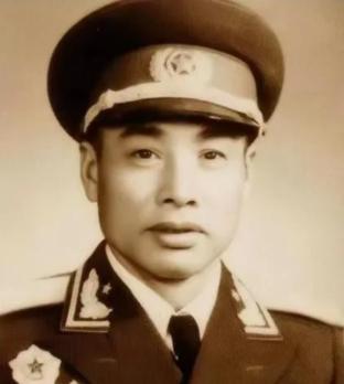 1935年，廖汉生深爱的妻子肖艮艮被杀害，他伤心欲绝。14年后，妻子肖艮艮突然再