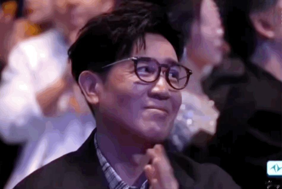于叔尖叫之夜在录视频，台上唱少年壮志不用愁，于叔当时心里想啥呢？感叹时间过得太快