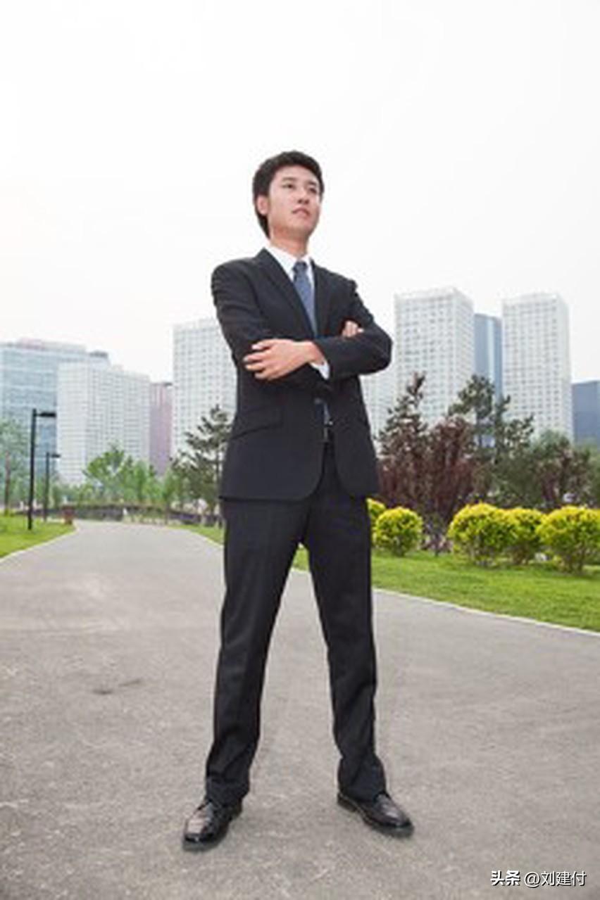 60秒回顾张雪峰从北漂讲师到教育网红 60 秒回顾张雪峰从北漂讲师到教育网红之路