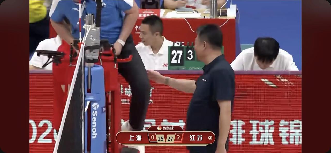 女排全锦赛决赛，江苏女排3：0战胜上海女排，拿到冠军，恭喜江苏女排，虽然江苏女排