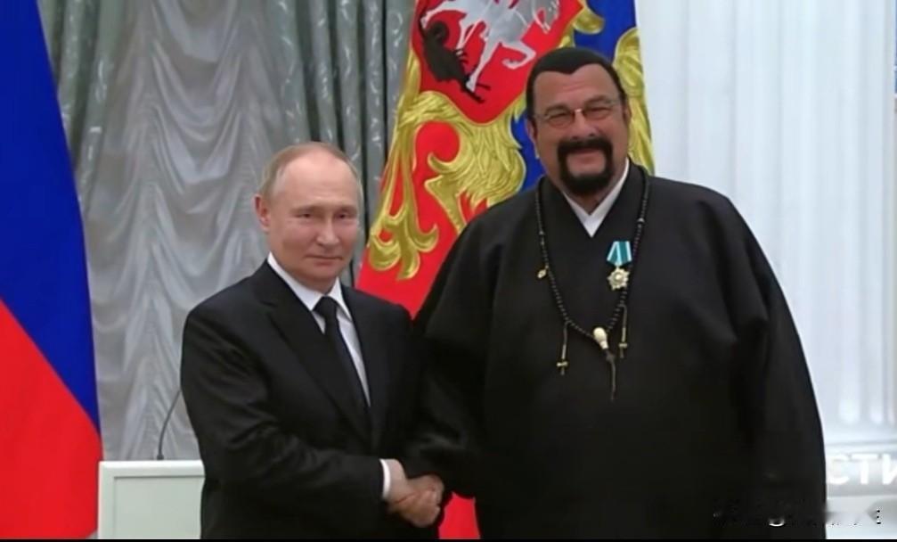 美国著名演员史蒂文·西格尔表示，他将在六至八周内向全球观众推出自己关于俄罗斯特别