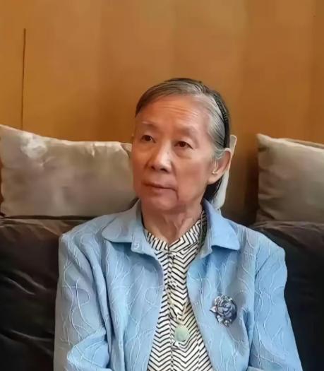 81岁林豆豆的日子，一个人住在北京老城区的老房子里。既不碰智能手机，也从不上网，