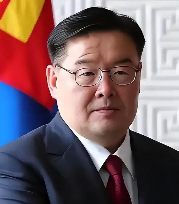 不能等，蒙古国总理赞丹沙塔尔辞职了，说白了就是蒙古国亲华派和亲西方派的斗争开始公