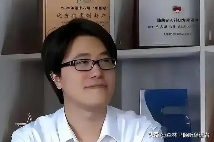 美国砸天价奖金、送永久绿卡，排队疯抢一个中国留学生。谁知他拿到学位当天，头也不回