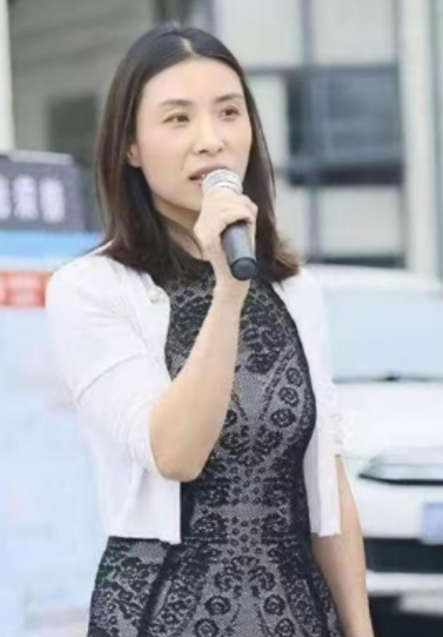 申通快递创始人聂腾飞在去宁波谈业务的路上出了车祸，人当场就没了，14年后，妻子和