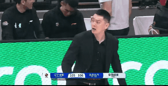 北京男篮战胜辽宁男篮 面对实力强劲的北京，虽然辽宁队友都尽力了，但是比赛结束的那