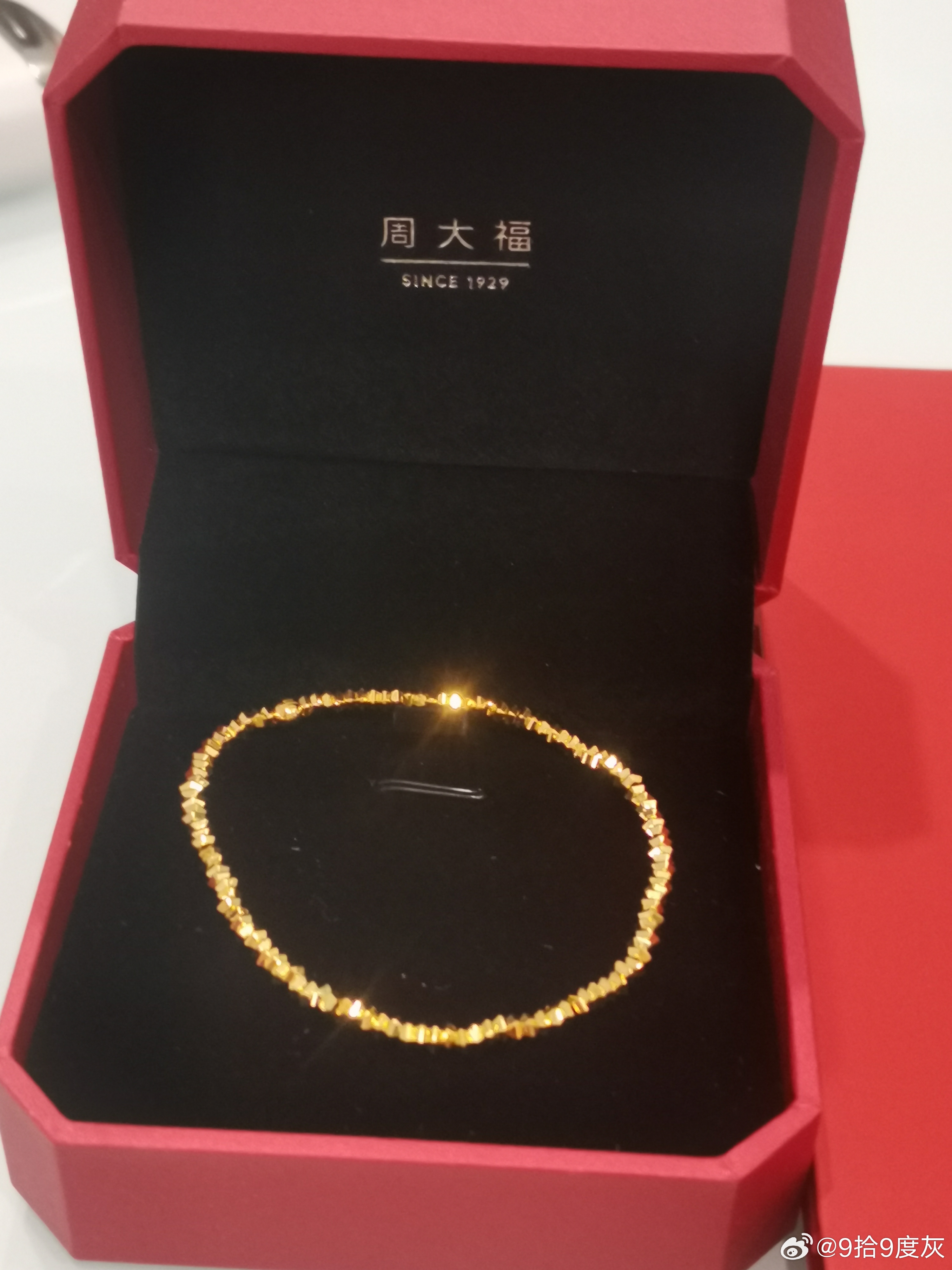 强哥说结婚周年礼物，当然是买杨洋老师代言的周大福喽，因为可以双倍开心… 