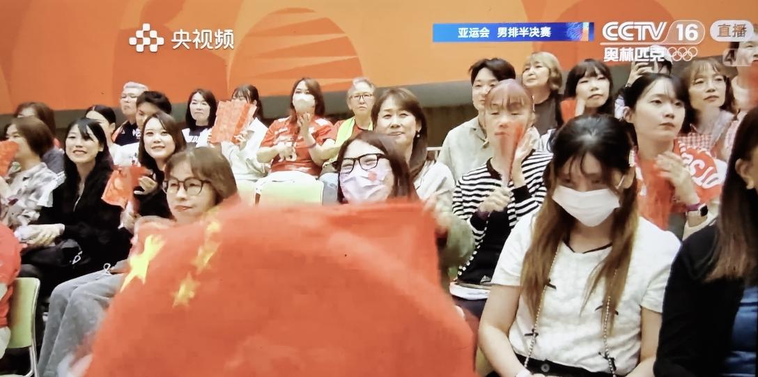 亚运会男排赛
中国～日本（文字直播）
   第一局比赛结束，中国队以25：23胜