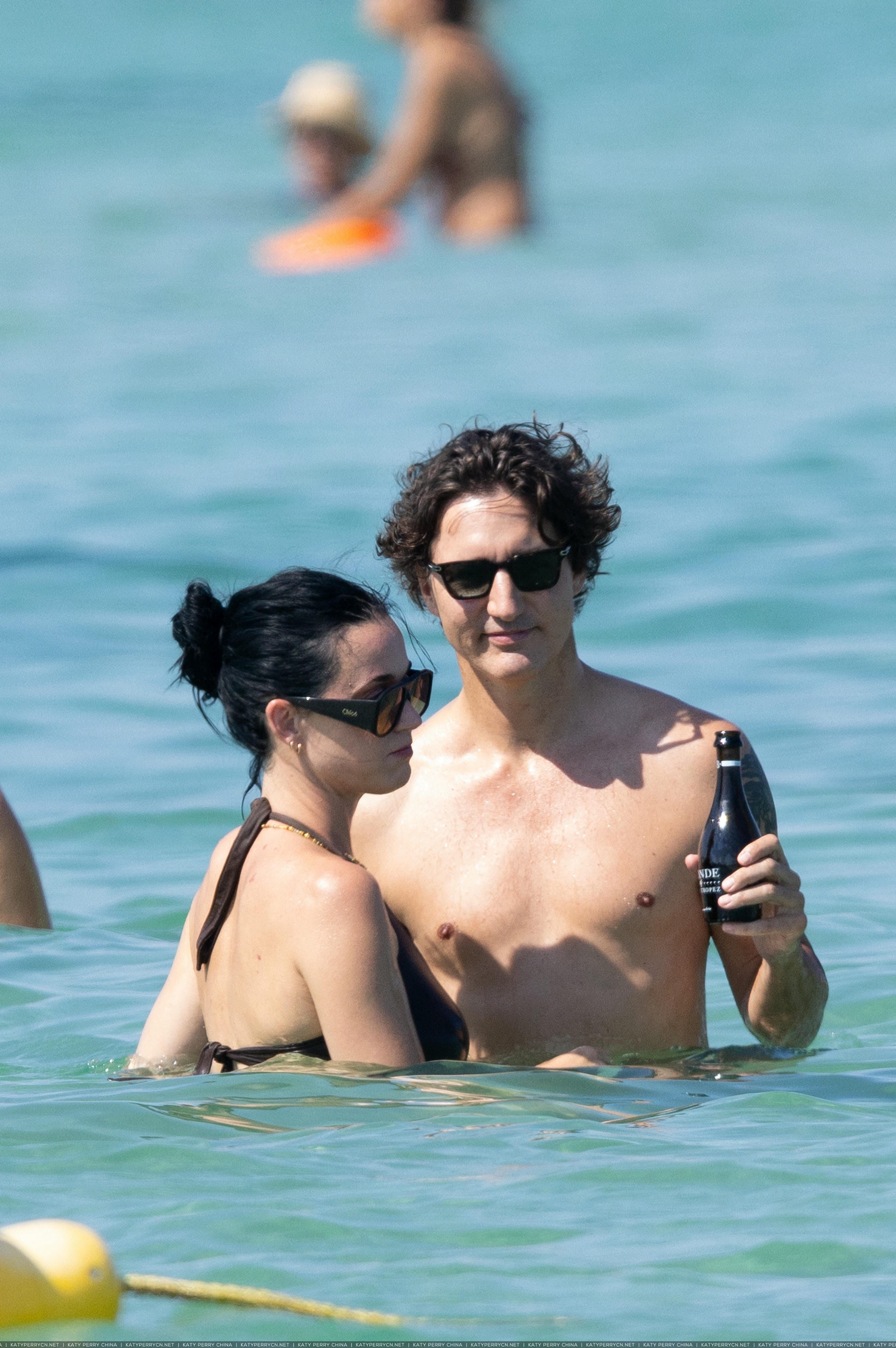 妈妈爸爸好幸福！水果姐Katy Perry和男友Justin Trudeau在法