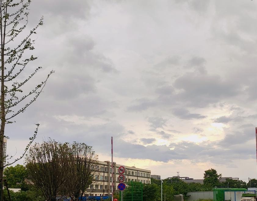：）我曾经是一个特别好说话的人。
别人开口我就答应，别人为难我就让
步，我以为这