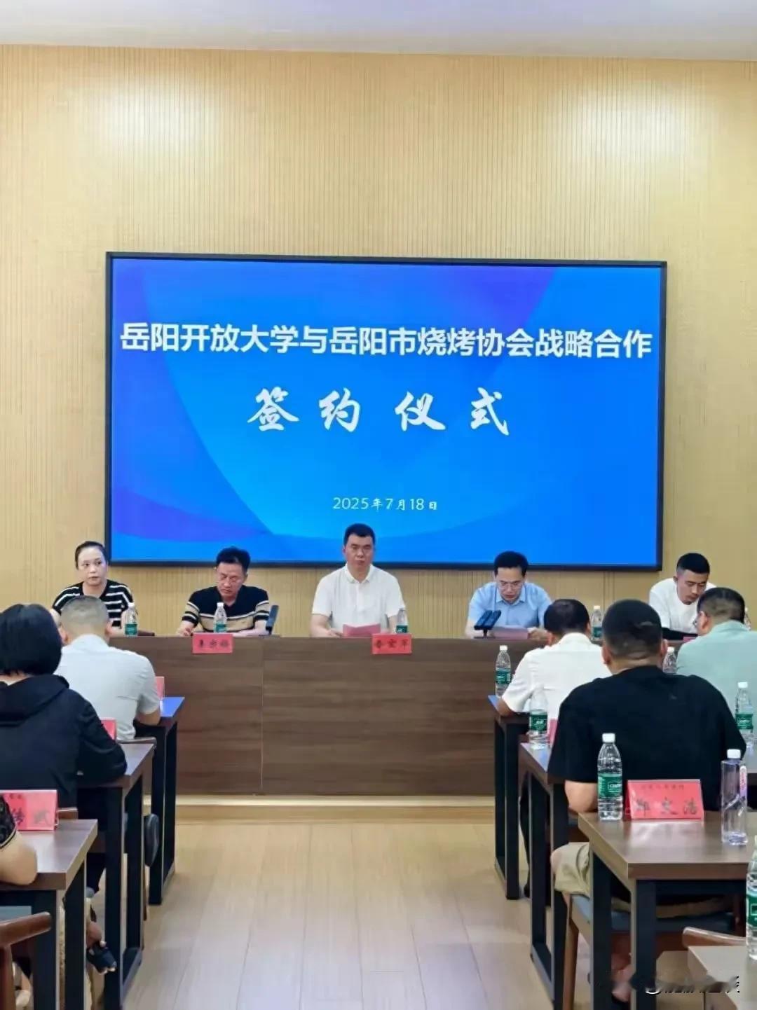 0粉丝
关注
闻所未闻！烧烤将被列入院校学科，岳阳成立“烧烤研究院”

你是路边