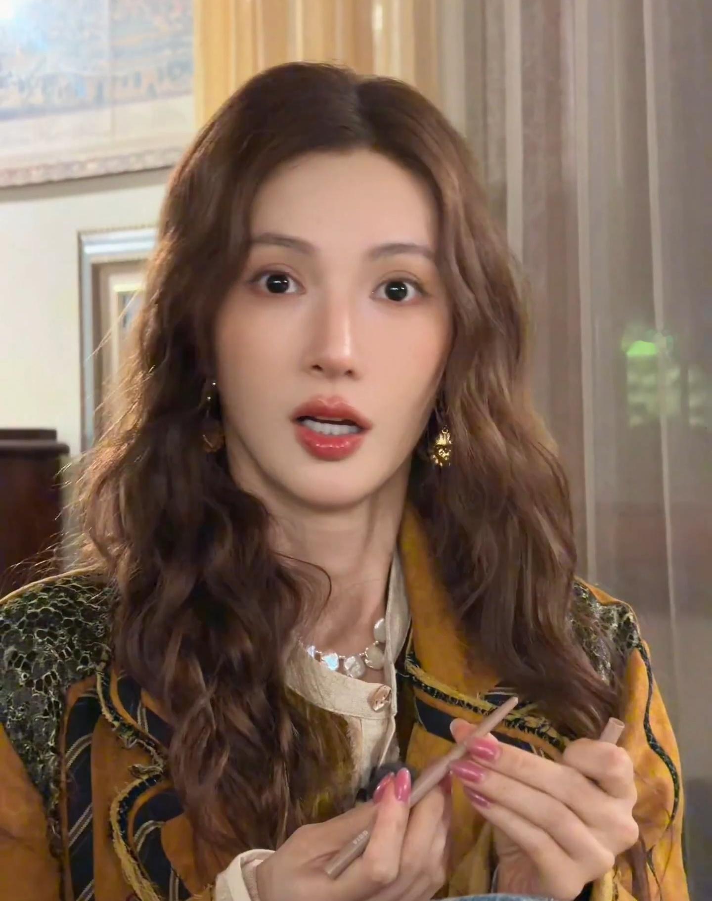 狗仔说金晨事故认定书没有狗的事儿狗仔都看不下去了。金晨车祸那事儿，官方通报一出来