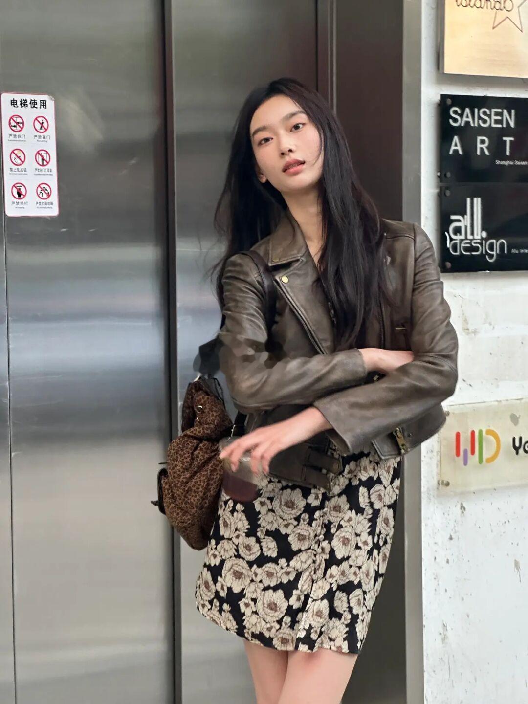 电梯口拍一下哈