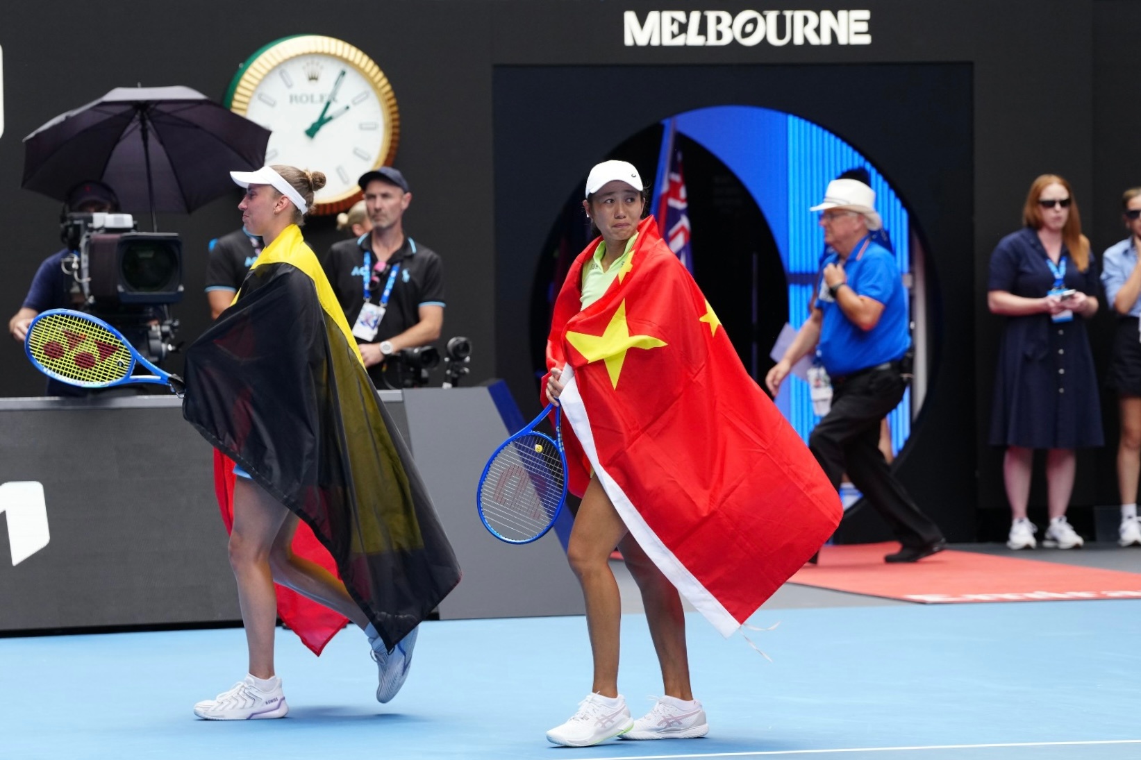 张帅大满贯第三冠澳网2026坚持的意义！女双决赛，张帅/梅尔滕斯组合7-6(4)