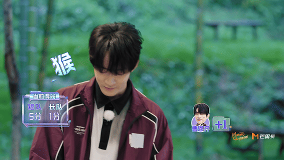 被曹恩齐笑死！听到加分就眼睛发亮，一边抿嘴憋笑一边假装专注游戏，这波“表面冷静内