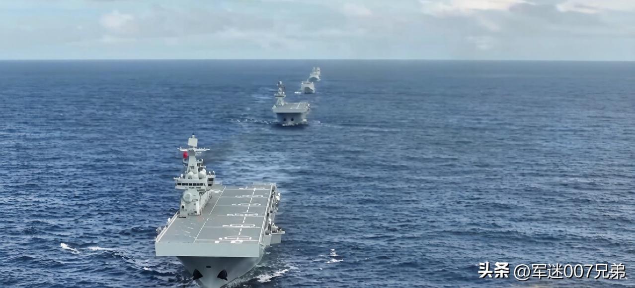 中国海军截止到2026年3月，共有8艘071型综合登陆舰、4艘075型两栖攻击舰