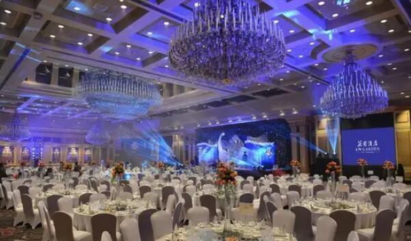 世态炎凉啊！儿子婚礼散场，我盯着礼单愣了半宿。
 
昨天给儿子举行婚礼，
酒店里