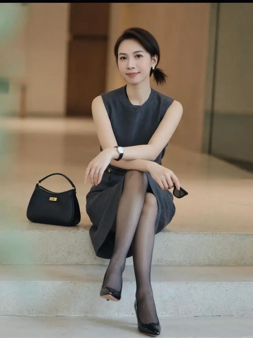 AI轻熟风写真 职场高知穿搭 今日份高智感look 知性女性穿搭 成熟知性御姐范