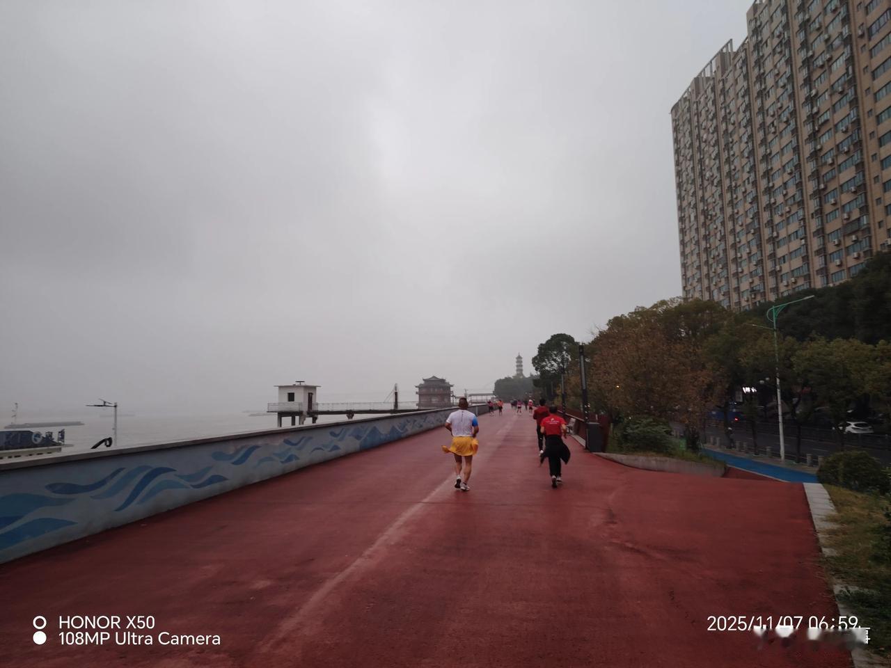 晒图笔记大赛11月7日长江岸边晨练打卡分享