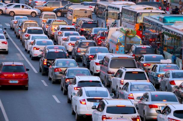 千问上线AI打车，背后的信号不简单！
今年春节，千问发起“春节请客”活动，上线了