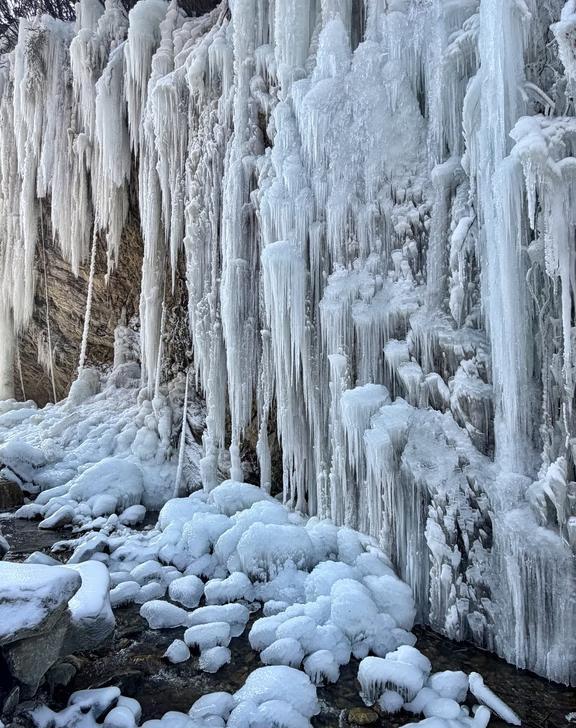 少华山冰瀑❄️西安冬日美景打卡
少华山古法过冬雪一落就美成了诗 是时候去冰嬉了 