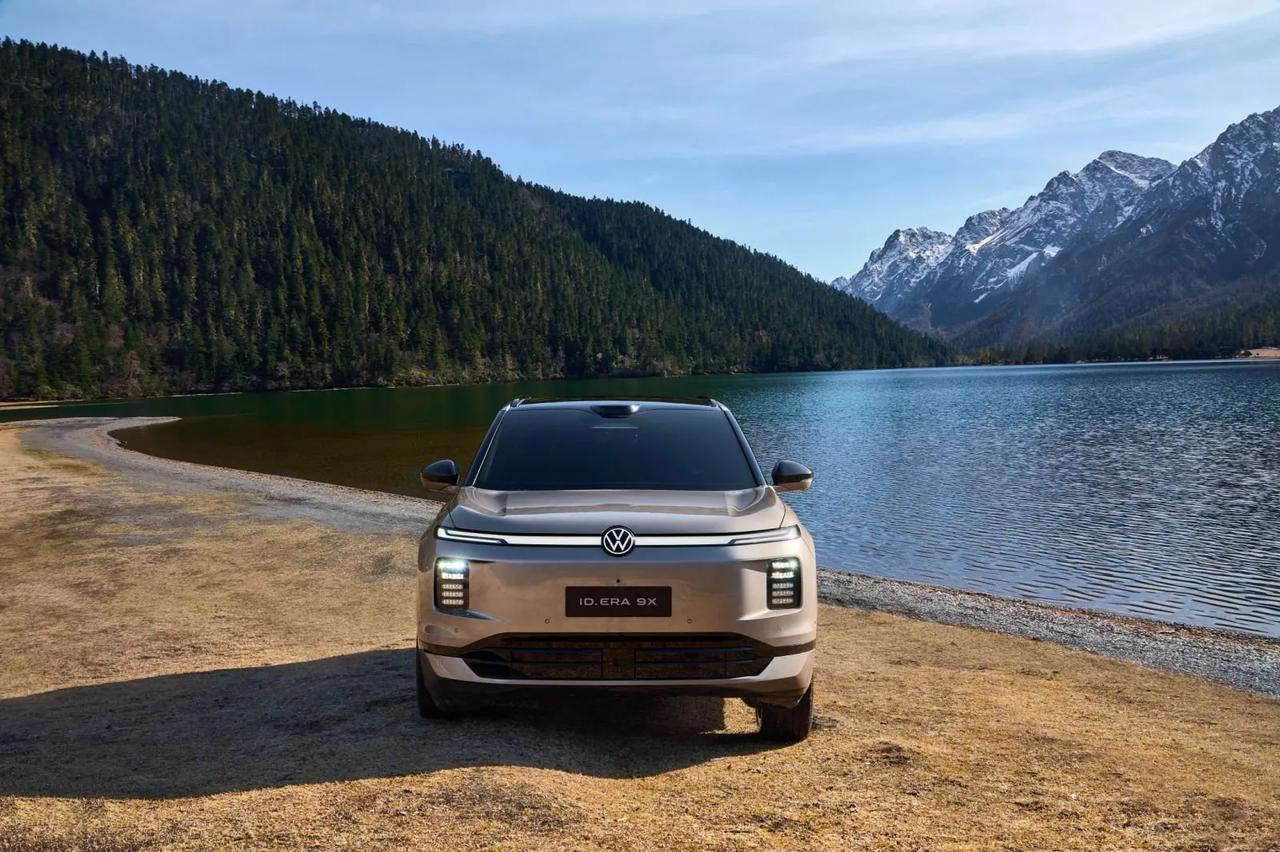 大众9X预售发布底盘方面，配备前双叉臂+后五连杆悬架、双腔空气悬架，支持150毫