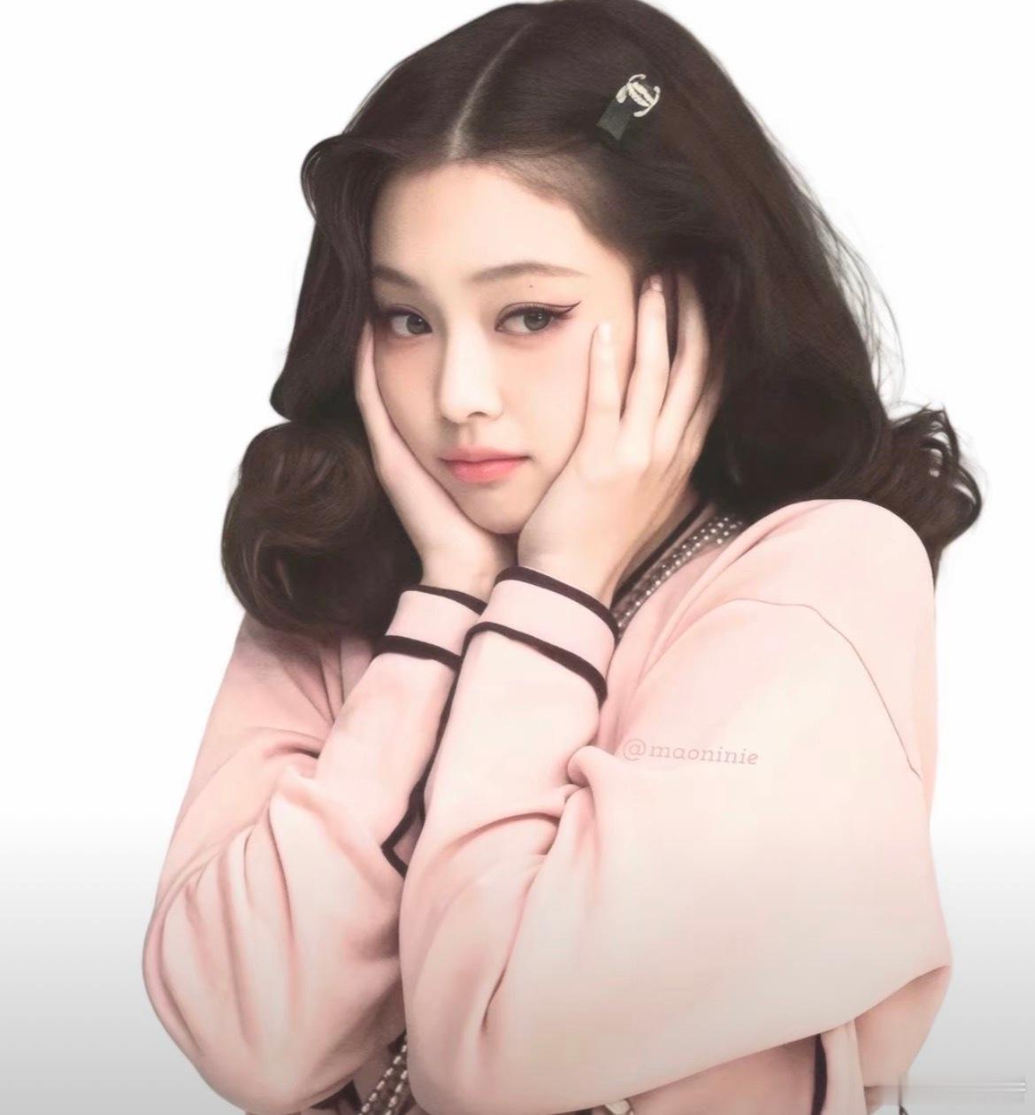 JENNIE  有没有宝宝有这组原图呀 