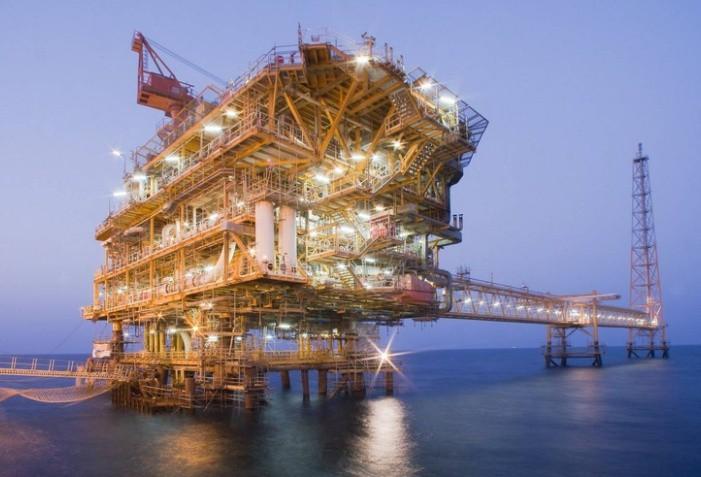 中东大炸雷！以色列点了伊朗的“大煤气罐”，全世界跟着“喝一壶”！

以色列手欠，