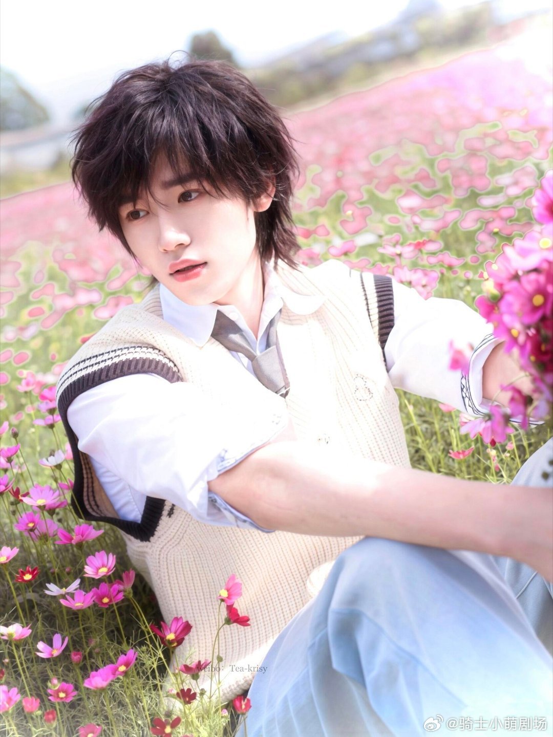 宋亚轩22岁感悟宋亚轩说让时间交出答案 22岁的宋亚轩，带着清醒与温柔诉说成长感