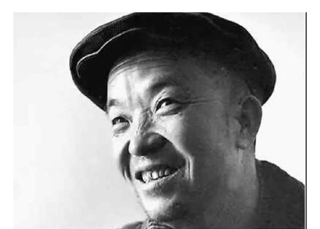 你以为王进喜是个铁打的。他叫铁人，大家都这么叫。但他1970年就死了，四十七岁。