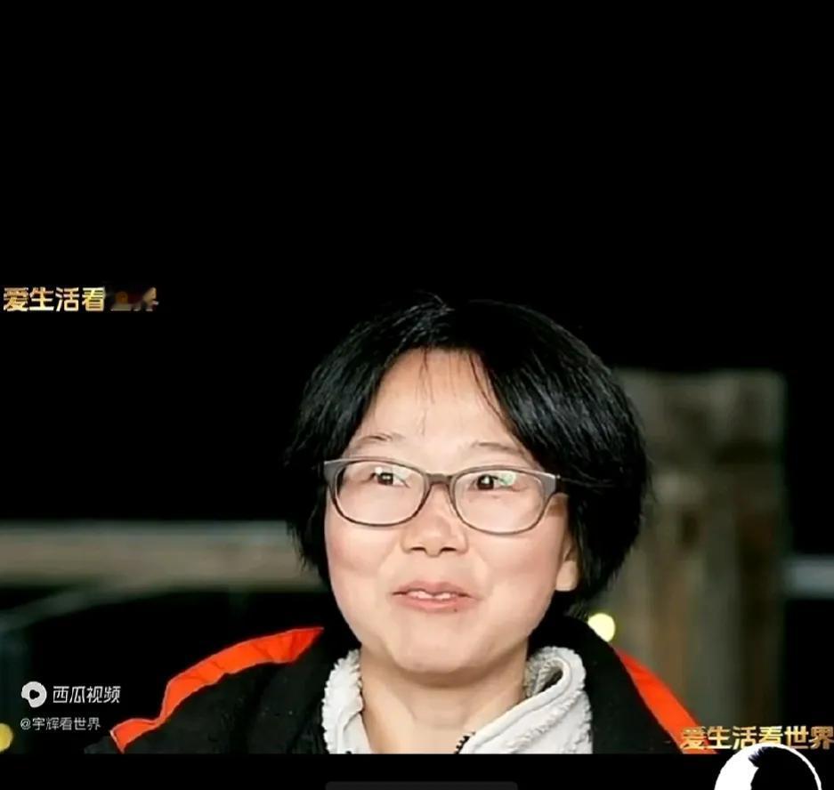 李娟说：和有些人探讨会更加绝望，会觉得人不对！然后用了好几个“好吧”！
董宇辉总