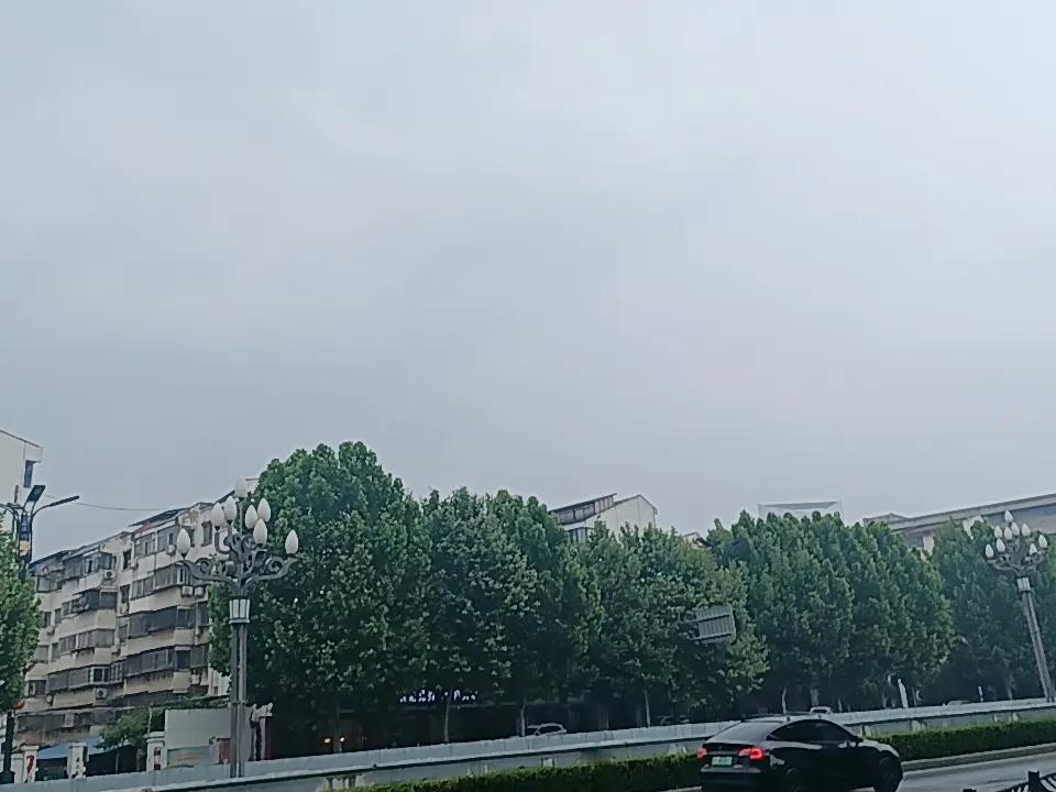 上周A股在落袋为安的警告下，周四周五连续两天大幅稳定，避免了上涨式崩塌的出现。
