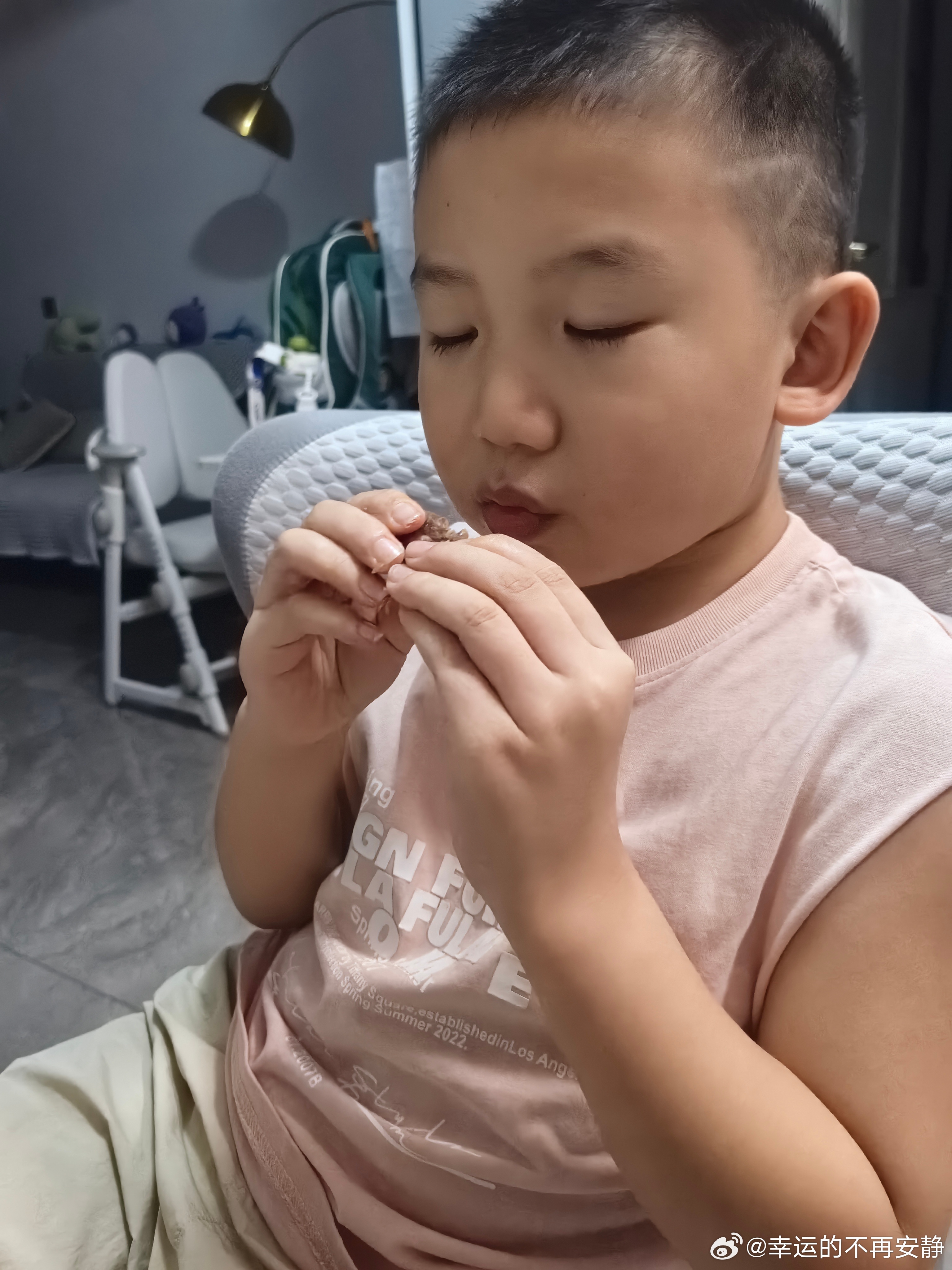 花费二十多分钟把孩子的书皮包好（图七图八）除了数学书包的不好，其他包的还可以（孩