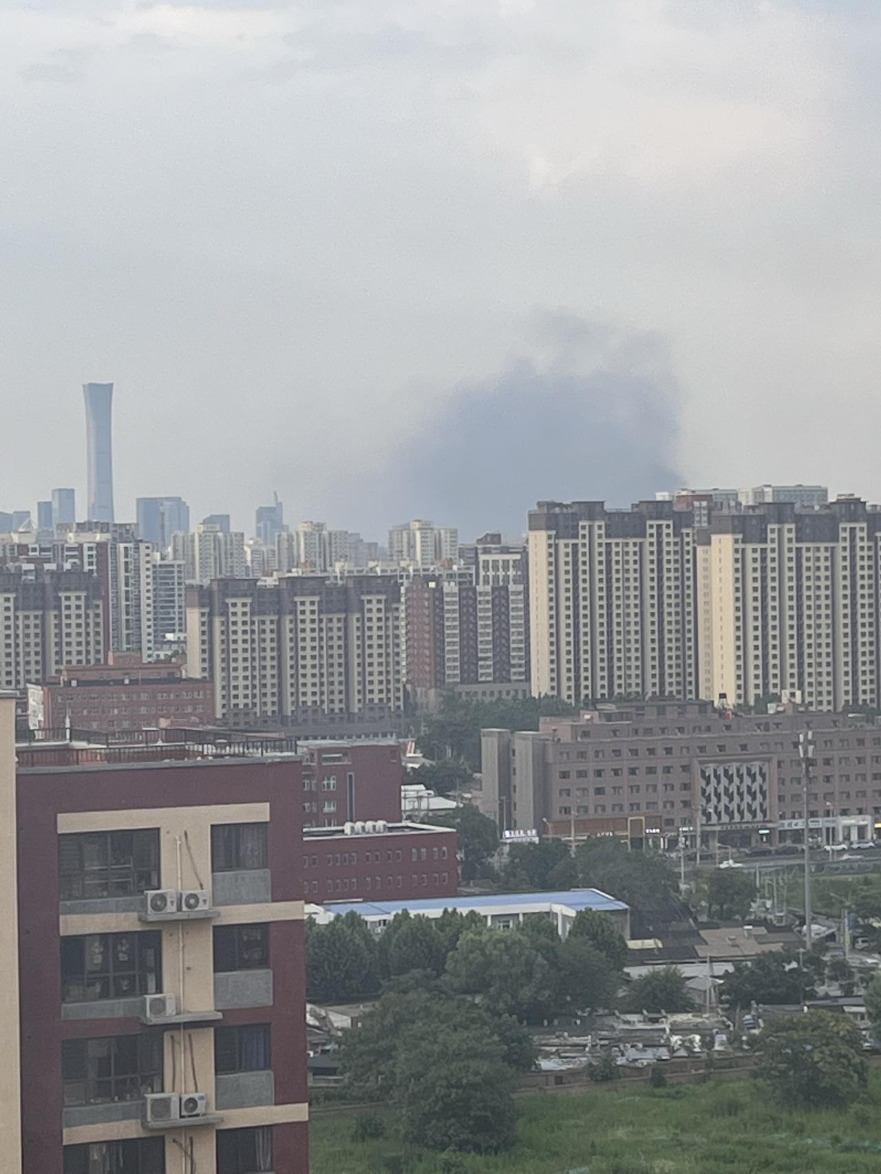 这么大的黑烟？不会是哪“走水”了吧？祈祷平安！