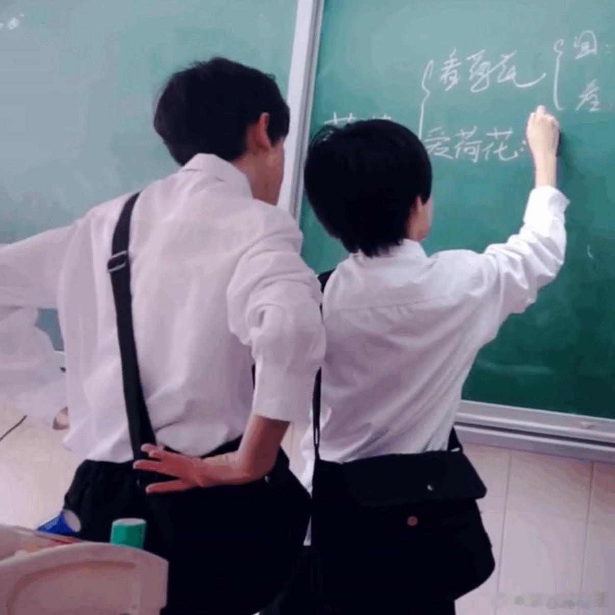 我靠被芒猴体型差吓鼠，嗯嗯左行你就养狗吧哪天被狗曹了都不知道咋回事儿呢，芒猴小时
