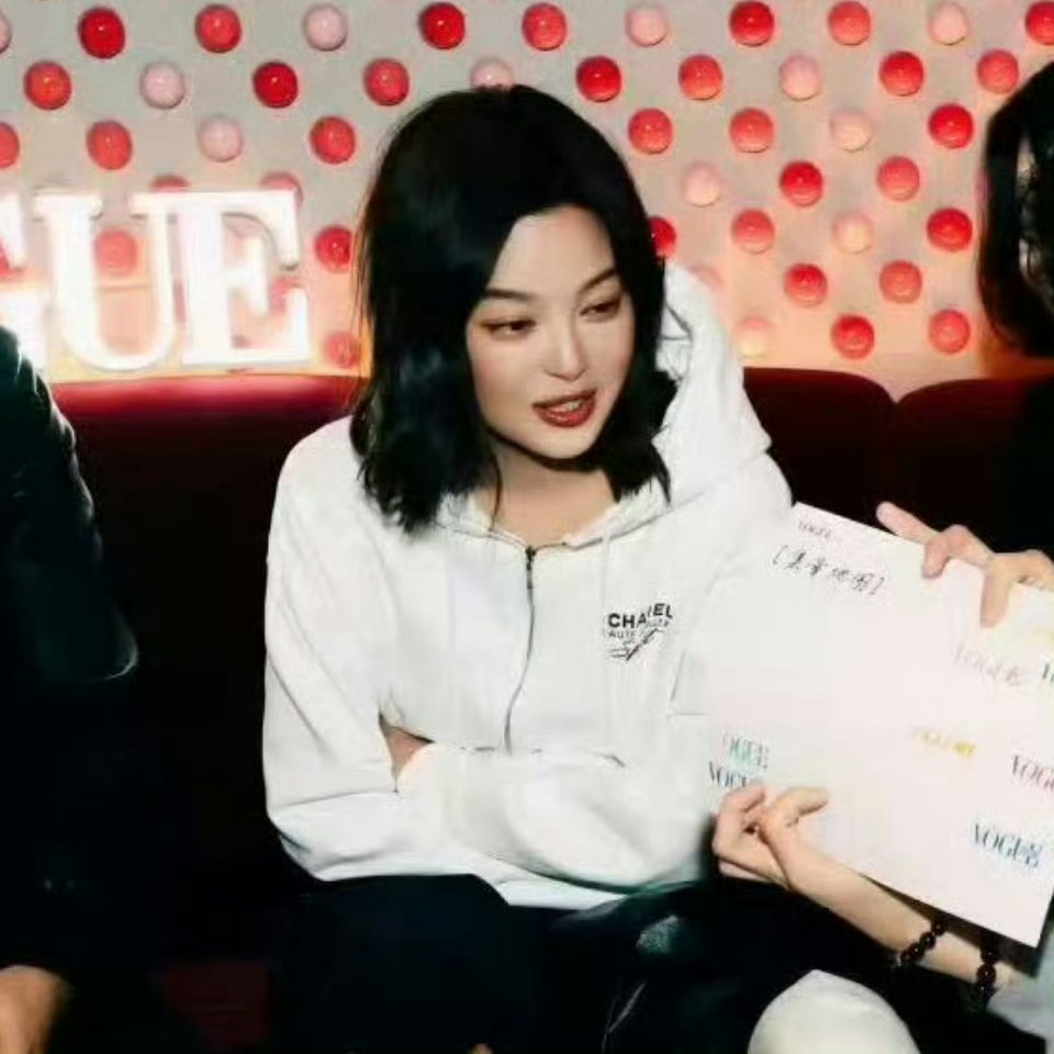 辛芷蕾梓渝同框梓渝解锁和辛芷蕾同框，好争气的小梓渝啊，梓渝粉丝也太幸福了吧！ 