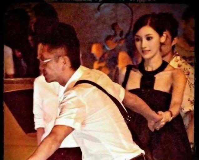 说get不到李嘉欣的建议都来看看这张，冷知识这时候李已经37岁了…… 