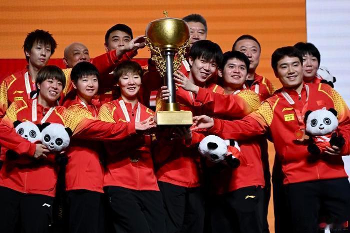 王楚钦回应莎头组合混双争议球 【中国队夺冠后感谢团队每个人，王楚钦现场调侃林诗栋