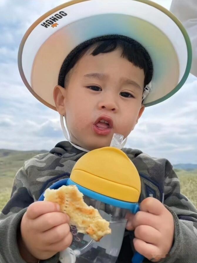 爷爷那总有咱们没见过的松子～每一张都是很可爱的程度呀 ​​​