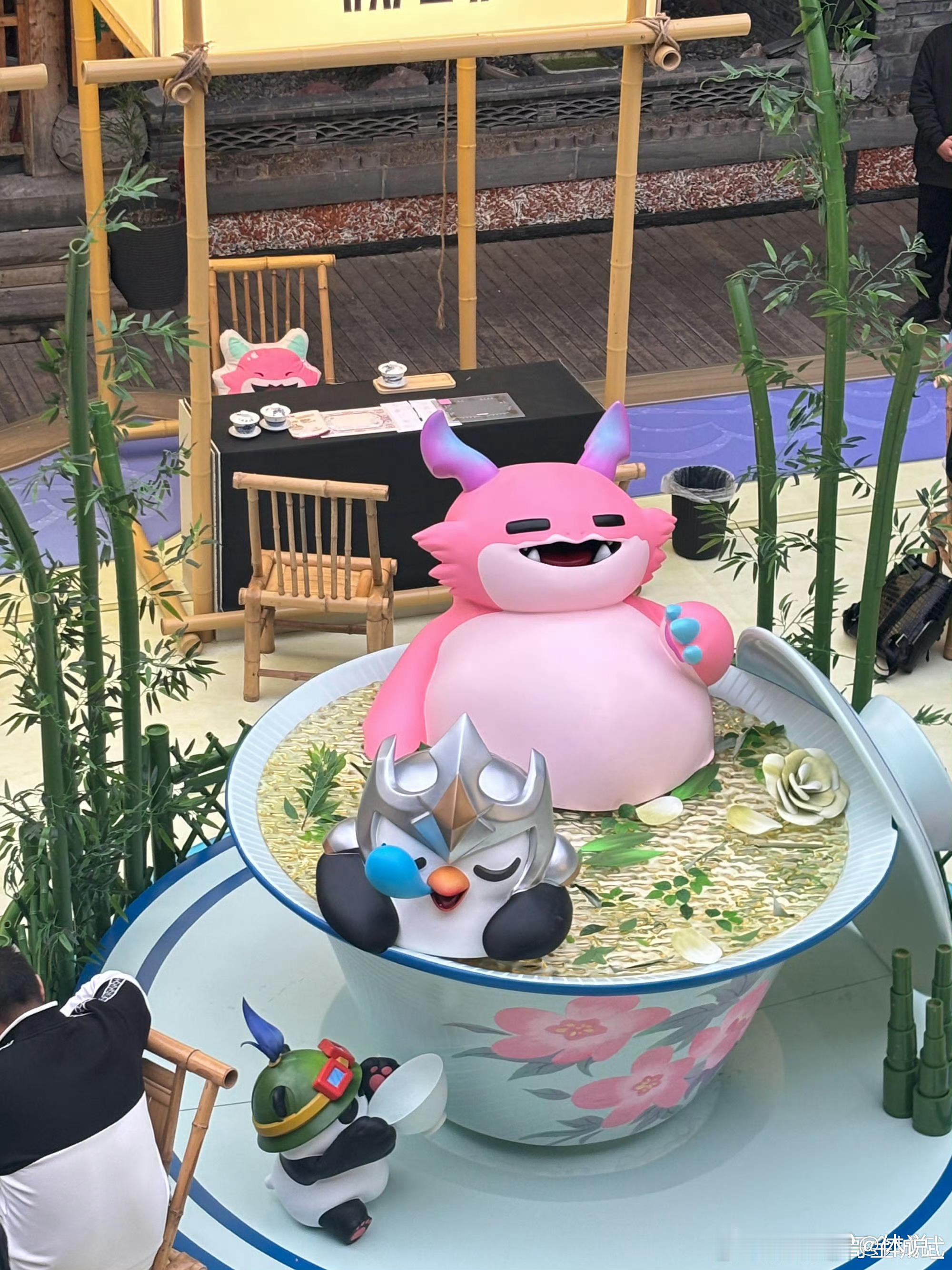 最有川味的棋盘出现了在茶馆下一种很新的棋 简化规则的新棋超易上手！茶香混着棋子声