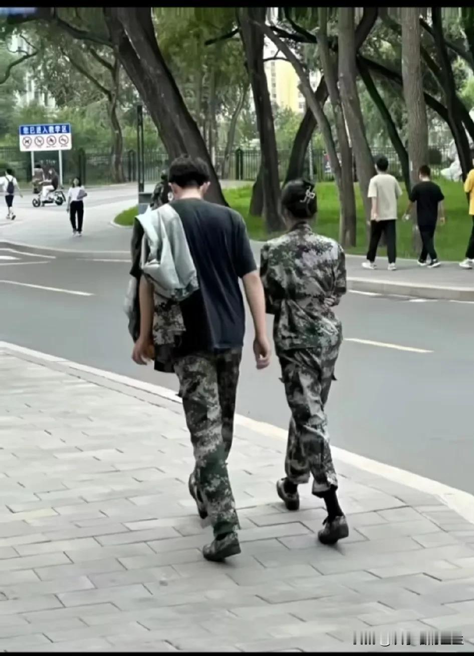 感觉总是落后起跑线，我班级女生还没认全，别人就已经成双成对了[泪奔]