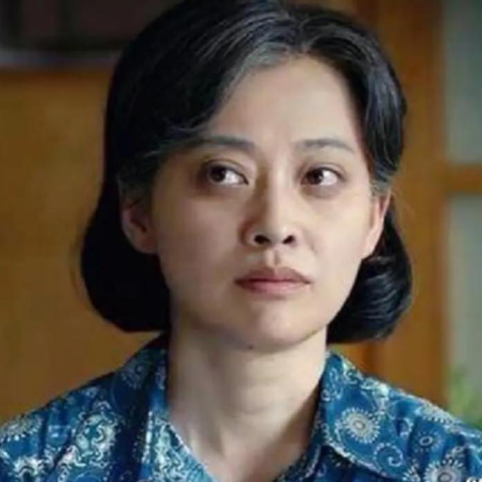 太让人唏嘘了！83岁的安杰，在养老院一住就是12年
 
四个子女却全都避而不见。