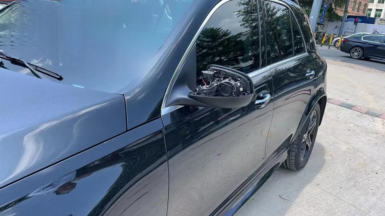 问问条友们，
车子被撞成这样，可以找对方要折旧费吗？交警定了对方全责

客户的车