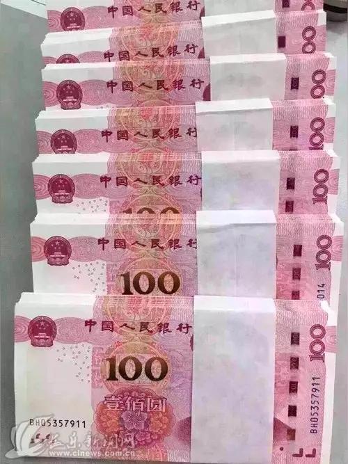 一位银行工作人员说：“只要你卡里永远有钱，不买房子，不买车子，不结婚，就算没有工