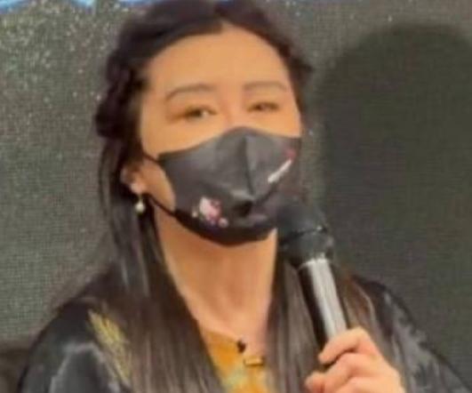 2026年1月4日，王祖贤现身美国硅谷参加活动，回应了自己在演艺事业巅峰时退圈的