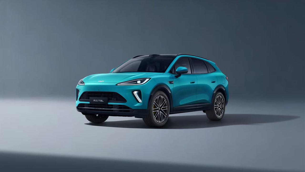 接近4.9米车长，定位大五座的奇瑞风云T9L
今晚公布售价比预售大刀阔斧很多
最