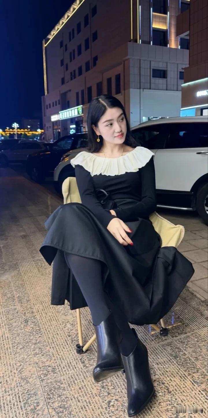 怎样穿搭让自己更优雅匆匆而过，忙忙碌碌，却又觉得很短暂！