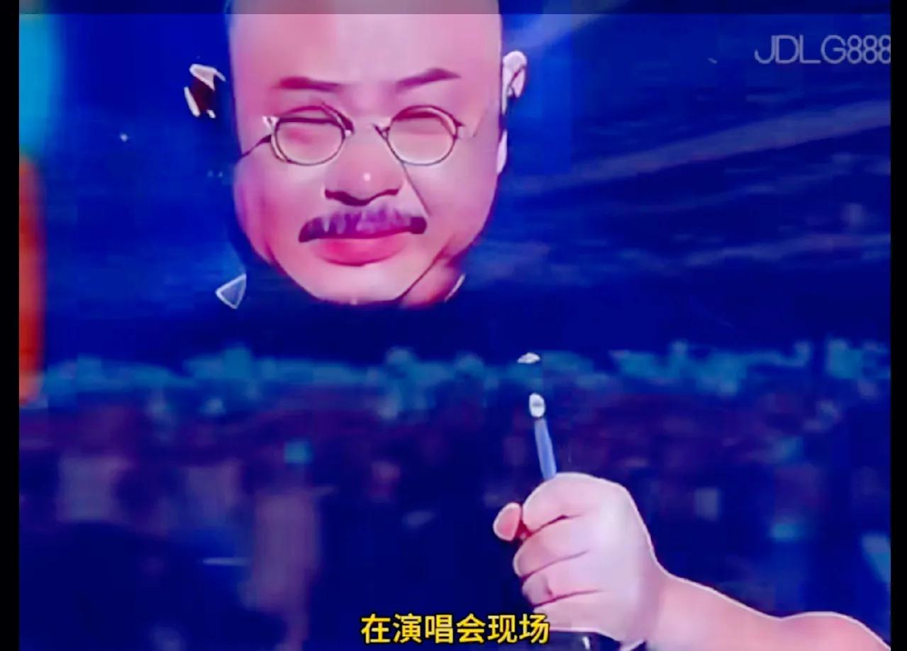 你哭我也哭，你不唱大家接着一起唱。刀郎复出的首次演唱会变成了和歌迷的大型感情交流