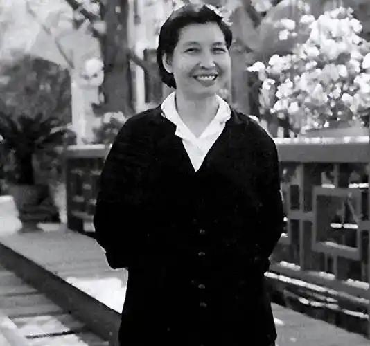 曾志婉任中南局女部长，甘愿做副职，老一辈革命家的格局太动人
 
四野大军南下，邓